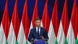 告別歐爾班時(shí)代：一位前“體制內(nèi)”政客是如何贏下匈牙利大選？｜907編輯部