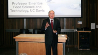 美國學者、江南大學首位“國際交流終身成就獎”獲得者查爾斯·休麥克逝世