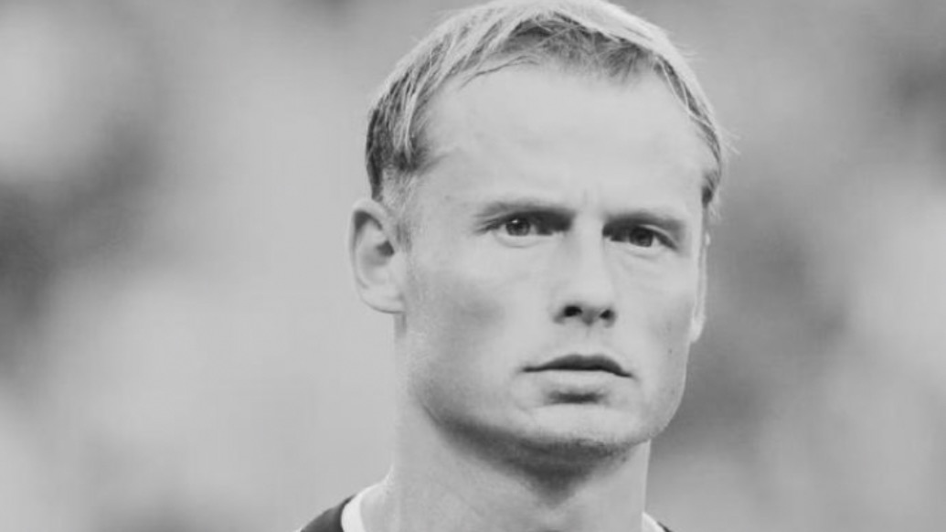 前奥地利国门曼宁格驾车与火车相撞，不幸去世