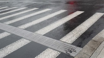 斑馬線上鋪設(shè)了盲道，市民怎么看？