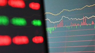 A股三大股指漲跌互現(xiàn)：CPO概念爆發(fā)，光伏產(chǎn)業(yè)鏈午后崛起