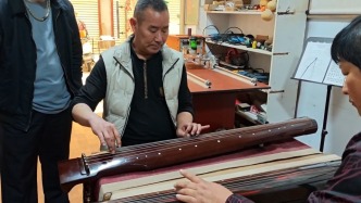 51歲園林大哥的“古琴夢”：從習琴到制琴，8年“手搓”12張古琴