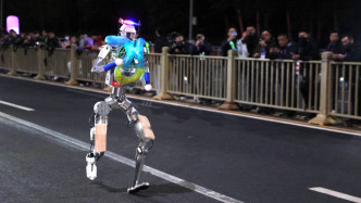 人形機(jī)器人半馬明日開(kāi)跑，這份比賽看點(diǎn)和隊(duì)伍解析請(qǐng)收好