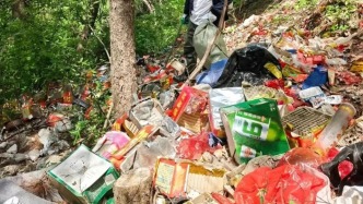 陕西周至一森林公园被指有大量垃圾，回应：基本是游客所丢，已派人清理