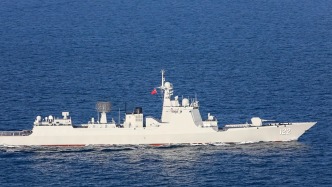 海軍護(hù)航編隊(duì)正在執(zhí)行例行性護(hù)航任務(wù)，維護(hù)國際海上通道安全