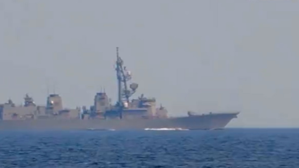 现场画面丨解放军凌晨四点管控日舰过航台湾海峡