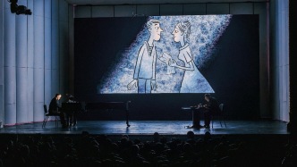 指挥忍不住偷看大屏，乐手差点错过小节，这是怎样的音乐现场