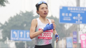 “最快女護(hù)士”張水華回應(yīng)云南石屏馬拉松退賽：不舒服就沒(méi)跑