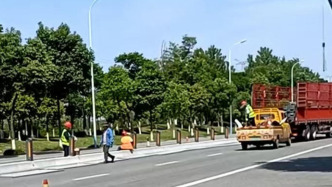 成都温江交通局回应“道路隔离带未留出口致村民被迫逆行”：依事故整改要求封闭