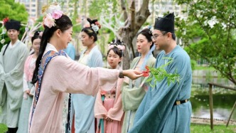 三月三上巳節(jié)，在黃道婆公園種下“愛之棉”