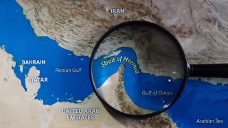 特朗普：美軍武力攔截并控制一艘伊朗貨船