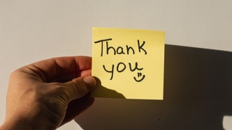 夜读丨谢谢你接纳我的谎言