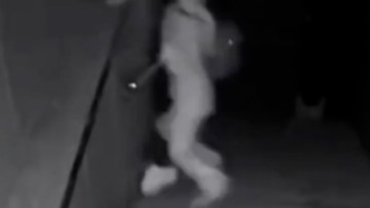 25歲女孩下樓梯時低頭玩手機(jī)，不慎踩空摔倒致下肢癱瘓