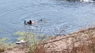 女孩河邊遇險，路人挺身而出成功施救