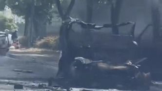 湖北宜昌一货车自燃，警方：未造成人员伤亡