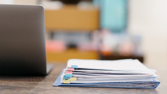 人民日报：有的领导干部执念于凭“数字”论英雄、以“指标”量好汉，早晚害人害己