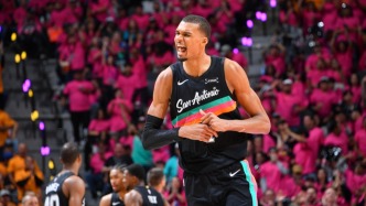 體壇聯(lián)播｜狼隊(duì)確認(rèn)提前降級(jí)，文班亞馬全票當(dāng)選最佳防守球員