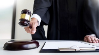 死前长时间没有进食？其父是否参与虐待？上海3岁男童被虐致死案判后答疑