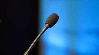 湖北松滋一中學(xué)要求走讀生將背包改為透明書袋，官方通報(bào)