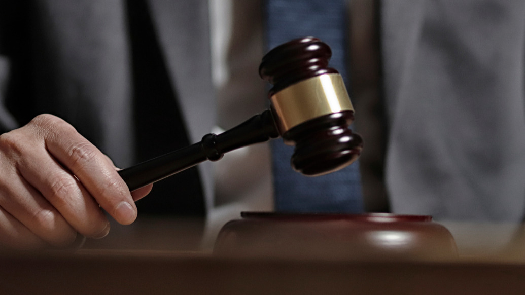 山东一法院干警配偶刚成立公司拍得银行六千万债权引质疑，多方回应