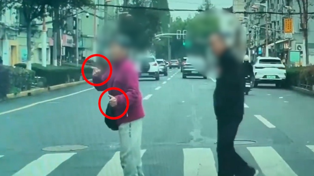 点赞礼让，批评抢道！上海街头老人对司机态度“恩怨分明”
