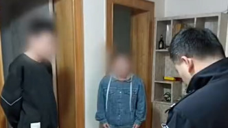 盲人夫妻辦居住證，輔警上門服務(wù)：辦好了我再給送過來