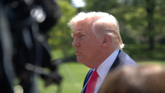 特朗普稱預(yù)計(jì)?；鸬狡诤髮⒗^續(xù)轟炸伊朗