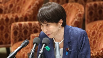 人民日?qǐng)?bào)鐘聲：高市向靖國(guó)神社獻(xiàn)祭品，是對(duì)歷史正義的公然褻瀆