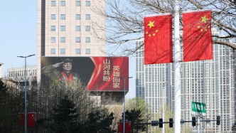 接迎英雄回家的運(yùn)-20B專機(jī)進(jìn)入我國領(lǐng)空，4架殲-20護(hù)航