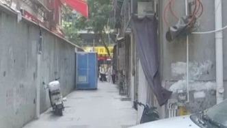 美食街居民不滿巷道增設(shè)移動公廁，汕頭東方街道辦：臨時措施，“五一”后撤走