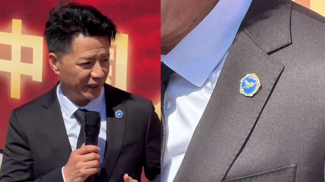 演员段奕宏佩戴和平鸽徽章，参加在韩志愿军烈士遗骸迎回仪式