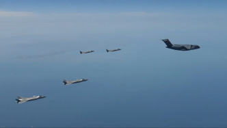 視頻丨大國重器一起護(hù)送英烈回家！殲-20運(yùn)-20B空中對話讓人淚目