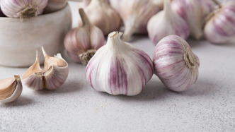 央媒：中國大蒜做夢(mèng)也沒想到，竟被美國列為“國家安全威脅”