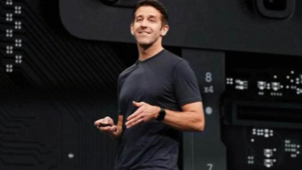 蘋果改命：財務管家?guī)炜梭w面交棒，產(chǎn)品經(jīng)理特努斯燙手接棒