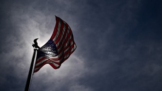 鐘聲：滑向“掠奪性霸權(quán)”，美國正“以倒退的方式步入未來”