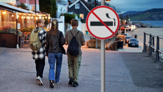 澎湃早晚報｜早餐湃·英國打造“無煙第一代”