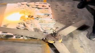 广东肇庆一玉石市场吊扇掉落砸中摊位，管理员：对场内风扇进行检修