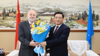 1988年诺贝尔化学奖获得者哈特穆特·米歇尔全职加盟吉林大学