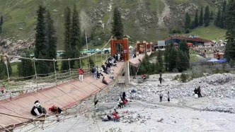 新疆夏塔景區(qū)橋索斷裂致5死24傷，事故原因是未按設(shè)計建設(shè)，11人被移送司法