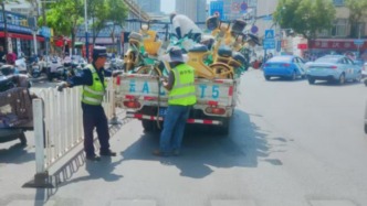 城管回應(yīng)昆明火車站周邊遭共享單車“圍困”：將緊急約談企業(yè)