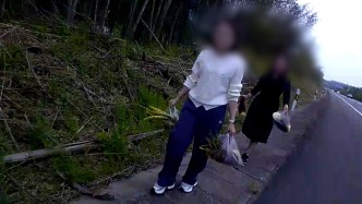 “你們心真大”，交警發(fā)現(xiàn)司機(jī)在高速上違停帶車上兩人去挖筍