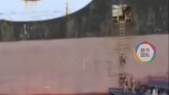 伊朗媒體首次發(fā)布畫面：革命衛(wèi)隊海軍扣押集裝箱船