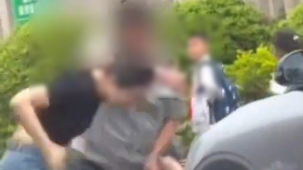 媒体：掌掴停车女子保安已停职