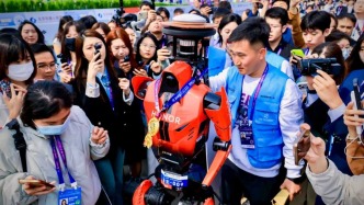 北京日报：谁说中国机器人只会跳舞、跑步？