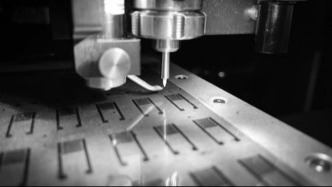 人工神经元成功与活脑细胞“对话”