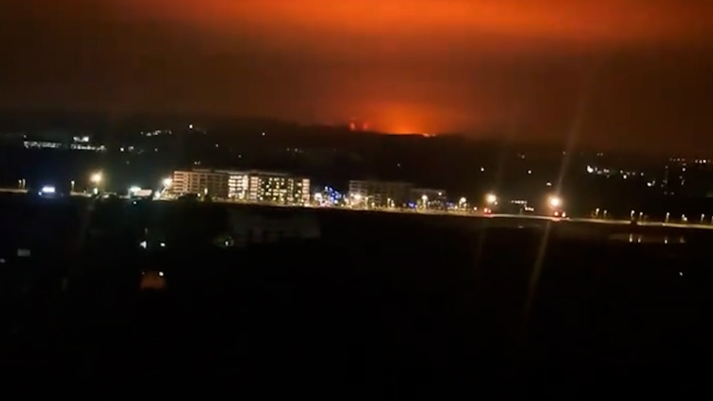 钦州港火光冲天？应急管理局：广西石化地面火炬受控燃烧，不属于火灾事故 