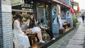 经纬度：城市要为青年“营造生活闲适感”，有何深意？