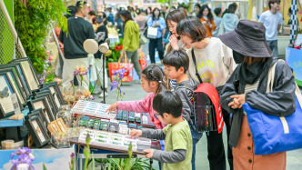 魔都眼｜“赏花+消费”，这个商圈点燃长宁春日烟火气