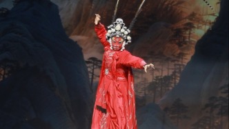 這才是“超級變變變”，這個出圈變裝“白骨精”來上海白玉蘭了