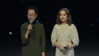 奚美娟和于佩爾同臺(tái)，兩大女神詩頌愛與藝術(shù)